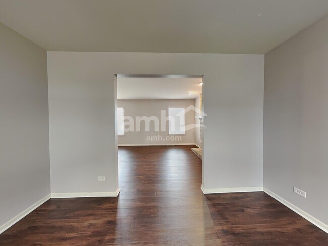 Building Photo - 528 Alyssa St