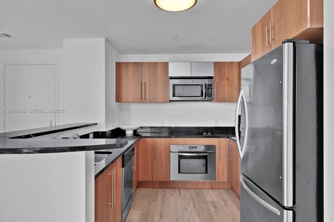 Building Photo - 300 S Biscayne Blvd