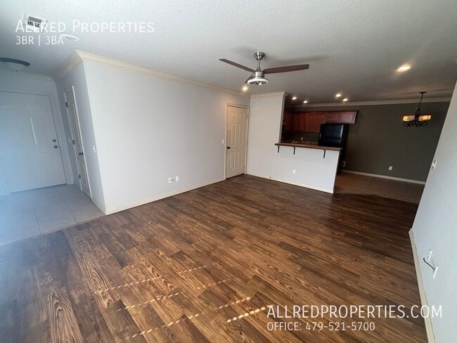 Building Photo - 52 S Ray Ave