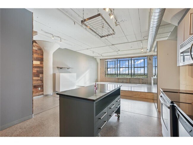 Building Photo - 2929 Chicago Ave