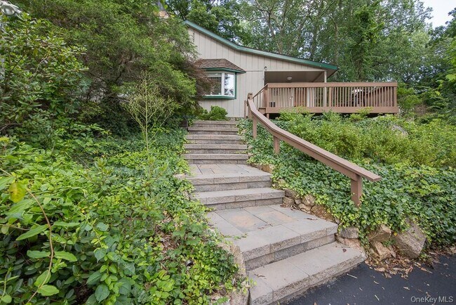 Building Photo - 56 Bluff Ave
