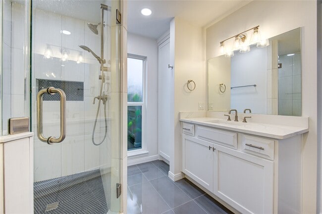 Building Photo - 10322 Lynbrook Hollow St