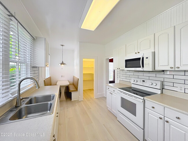 Building Photo - 2811 Indian River Dr