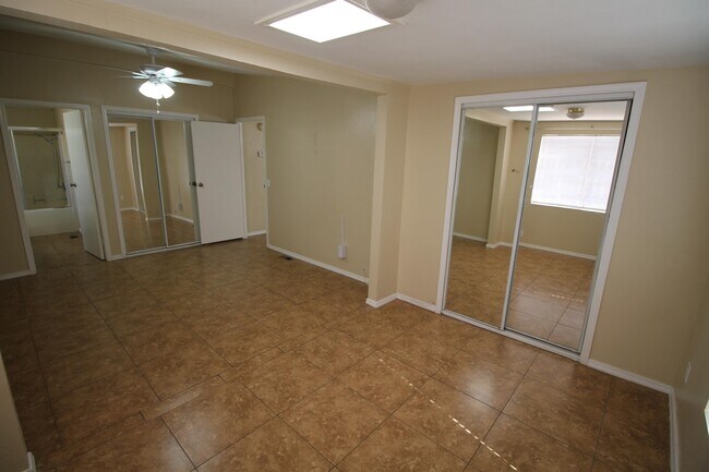 Building Photo - 5002 S 11th Ave