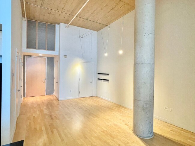 Building Photo - South Beach Contemporary Top Floor New Yor...