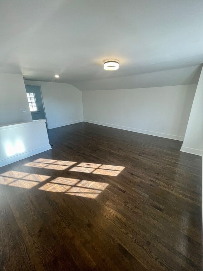 Building Photo - Charming 5 Bed, 3 Bath Home in the Heart o...