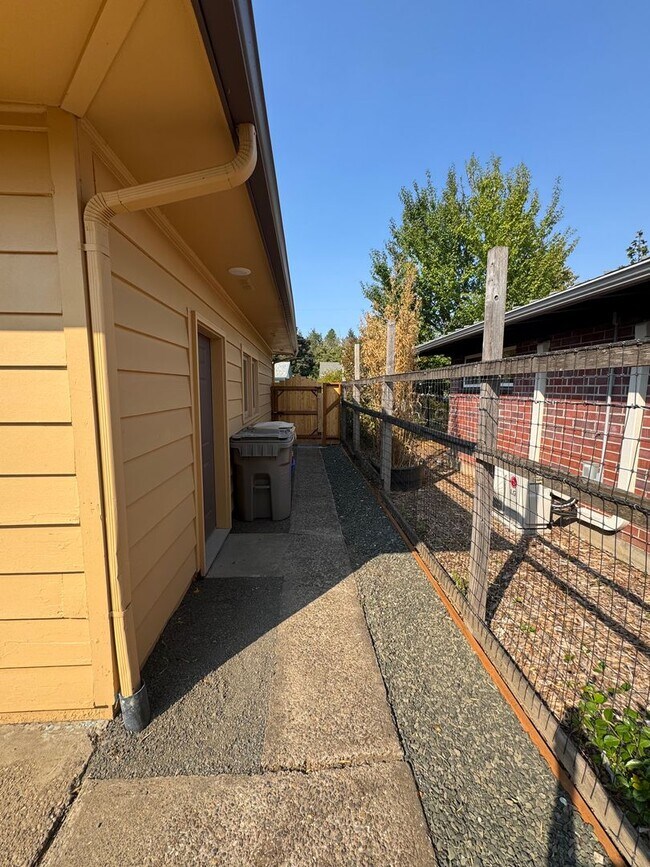 Building Photo - Beautifully Renovated 3 Bedroom ~ 2 Bathro...