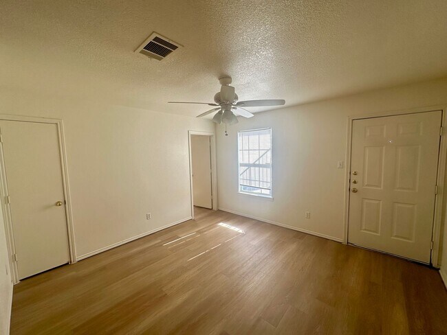 Building Photo - 5705 Greengate Dr