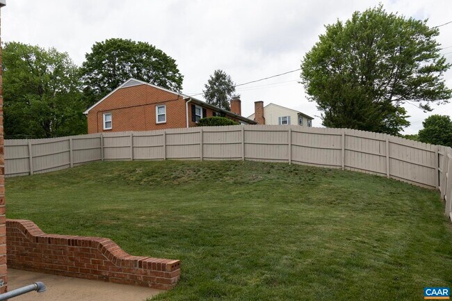 Building Photo - 629 Watson Ave