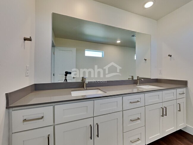 Building Photo - 1421 Alderleaf Ave