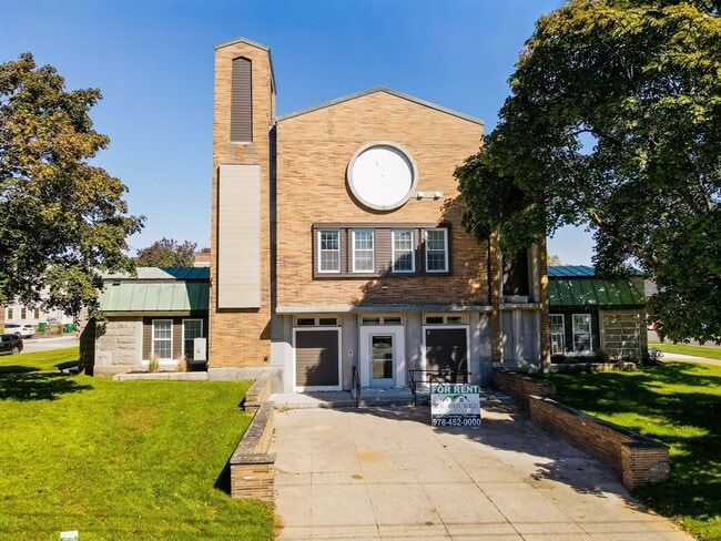 Building Photo - 241 W 6th St