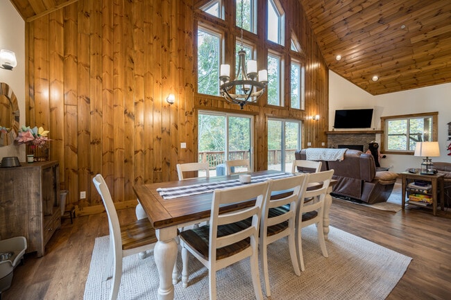 Building Photo - 153 Golden Meadow Ln