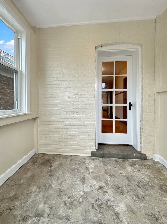 Building Photo - 1319 N Ridgeway Ave