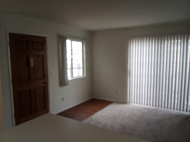 Building Photo - 3031 Grand View Blvd