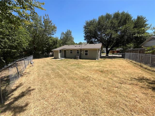 Building Photo - 1809 Sycamore Dr