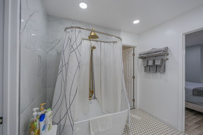 Building Photo - 28205 Meadow Oak Ln