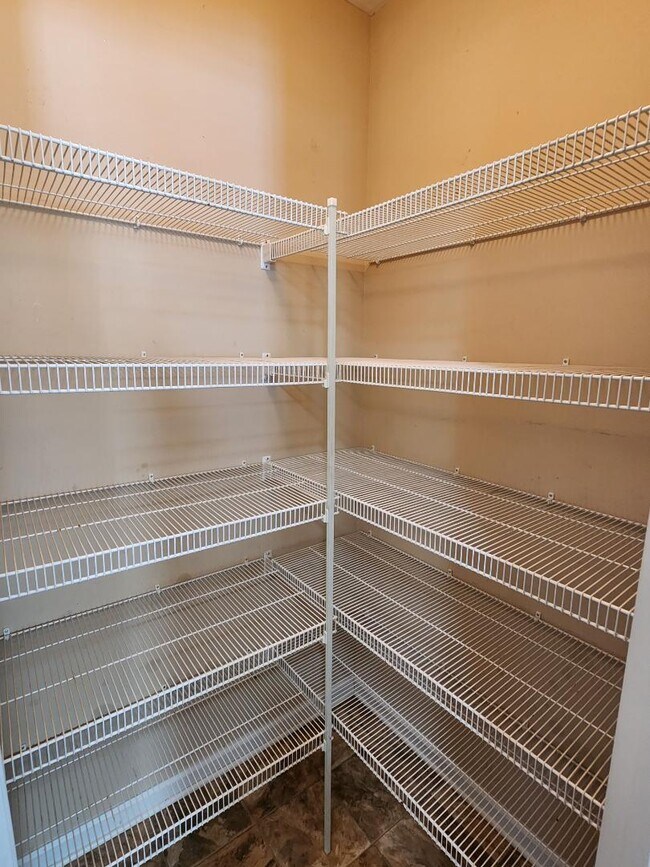 Building Photo - 128 Tuxford Ct