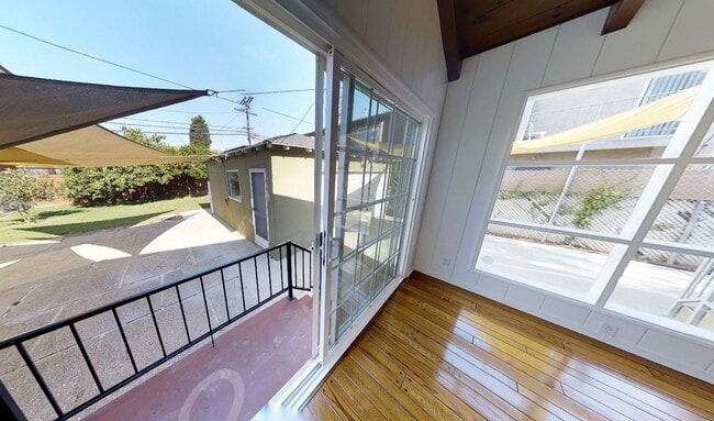 Building Photo - Gated 3-Bed, 3-Bath Gem with Dual Primary ...
