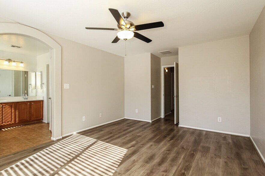 Building Photo - 13273 W Mauna Loa Ln