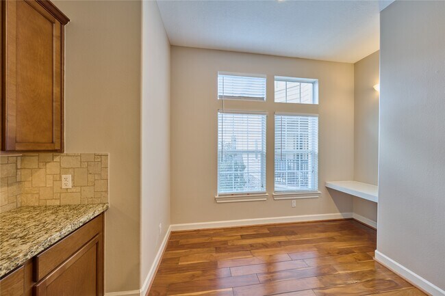 Building Photo - 2526 Bevis St