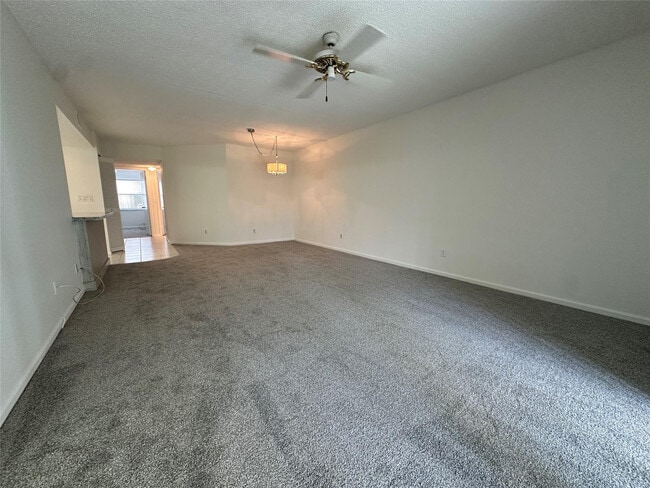 Building Photo - 9633 Riverside Dr