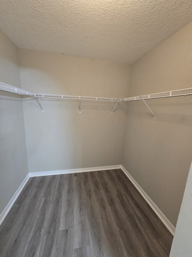 Building Photo - 405 Brooklet Cir