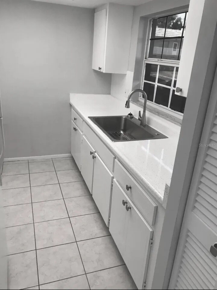 Building Photo - 1433 S Belcher Rd