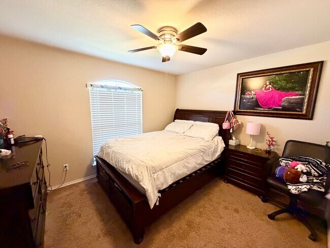 Building Photo - Beautiful 4 Bedroom Home in Park Meadows –...