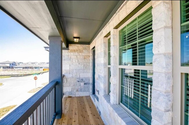 Building Photo - 129 Goldfinch Dr