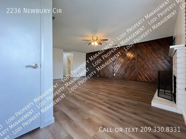 Building Photo - 2236 Newbury Cir