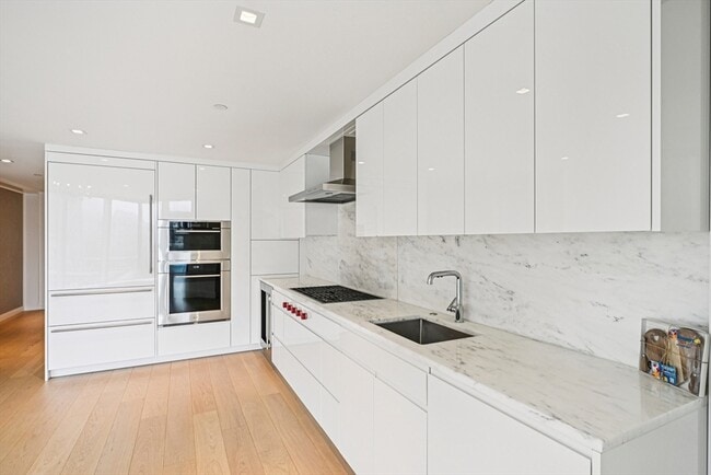 Building Photo - 150 Seaport Blvd