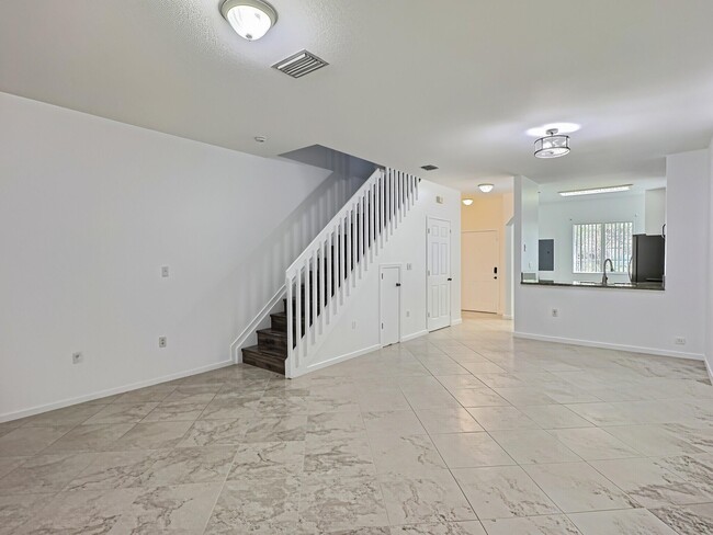 Building Photo - 8833 S Isles Cir