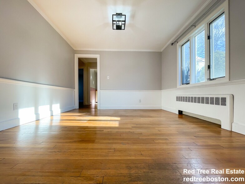 Building Photo - 14 Caltha Rd