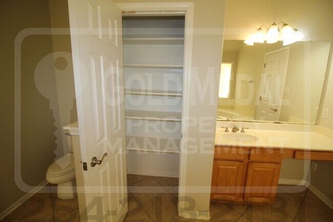 Building Photo - 2908 Tucson Dr