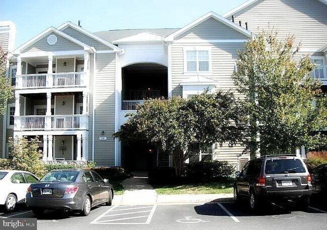 Building Photo - 1701 Lake Shore Crest Dr