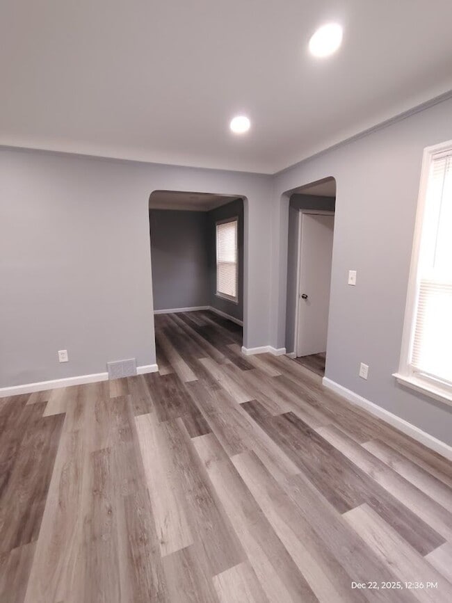 Building Photo - Stunning 3-Bed Bungalow