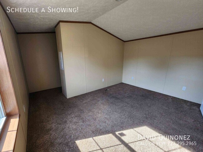 Building Photo - 5711 Heather View Ln