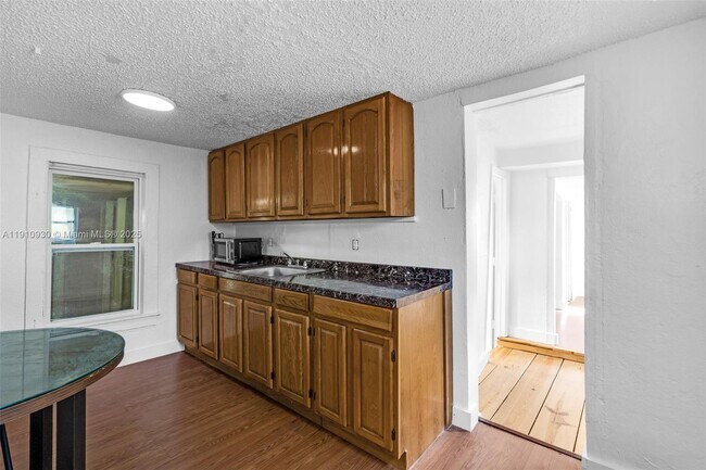 Building Photo - 176 NE 50th St