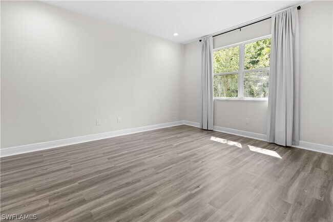 Building Photo - 6947 Avalon Cir