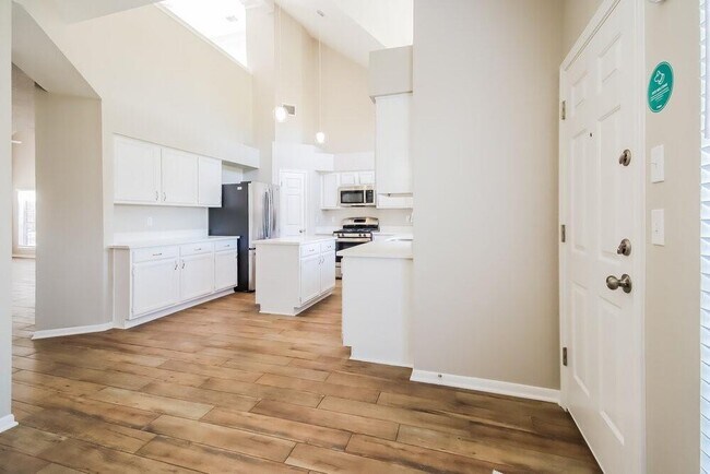 Building Photo - 8027 Oceanside Dr