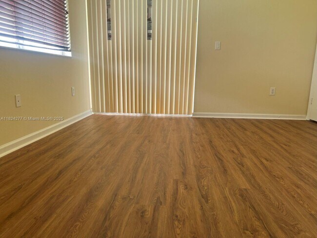 Building Photo - 3500 Oaks Clubhouse Dr