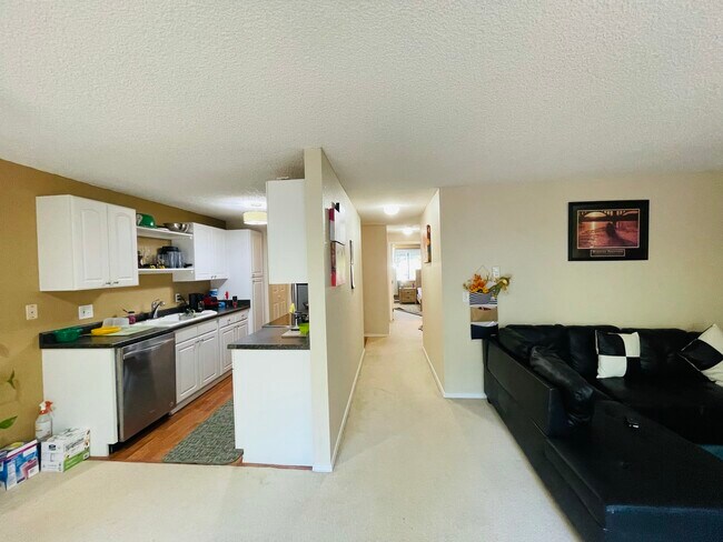 Building Photo - 12521 NE 117th Pl