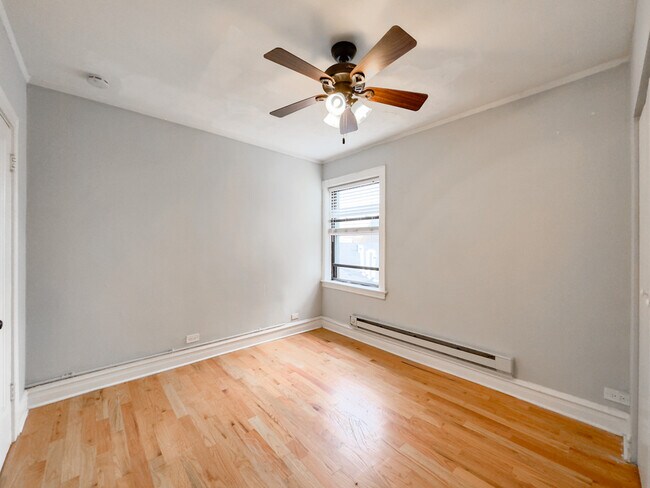 Building Photo - 4742 N Hermitage Ave