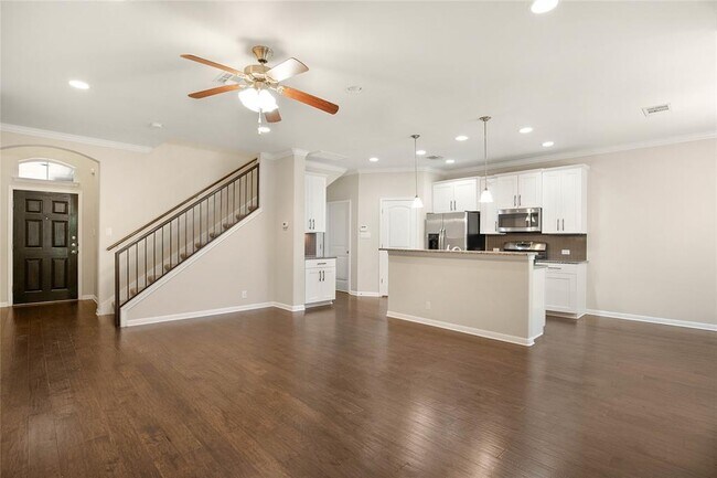 Building Photo - 13400 Briarwick Dr