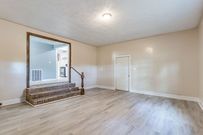 Building Photo - 409 Meadow Rd