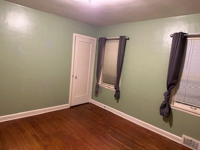 Building Photo - 405 S Hine Ave