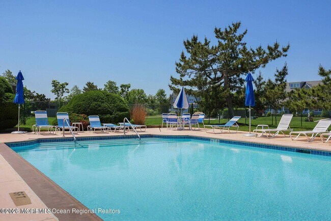 Building Photo - 25 Meadow Ave