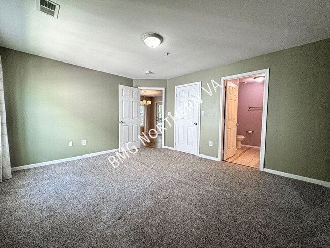 Building Photo - 635 Constellation Square SE