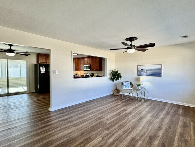 Building Photo - READY 08-26-25!! 3-Bedroom Ranch W/Fenced ...