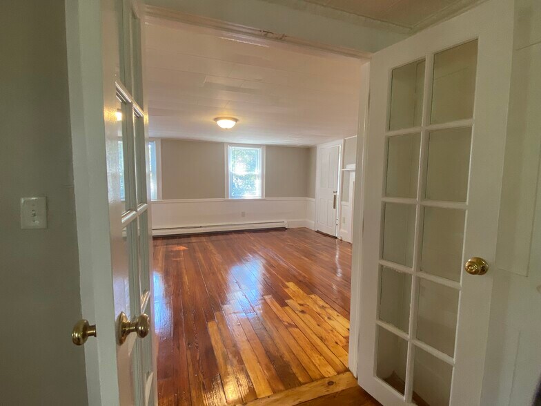 Building Photo - 82 Riverside St